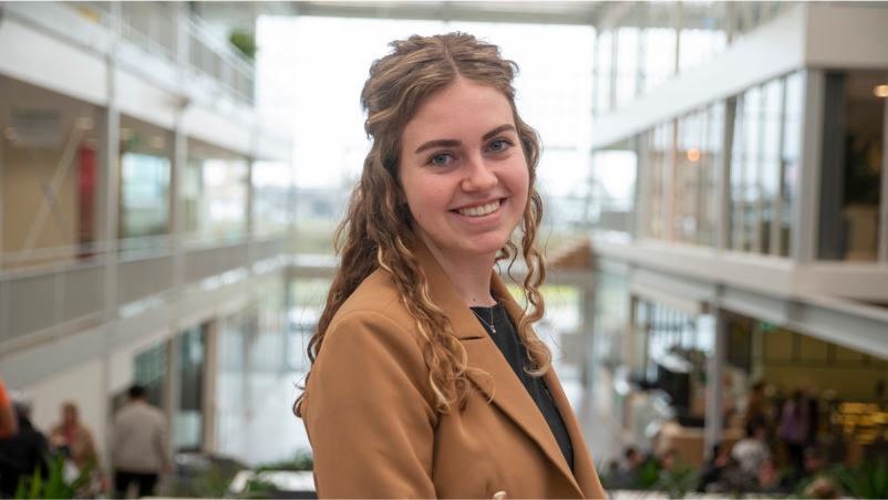 portret meisje met krullen